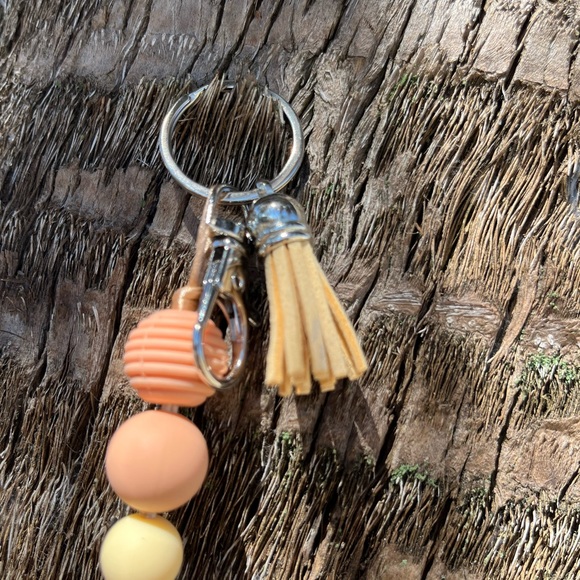 “Bruh” keychain - Picture 2 of 2